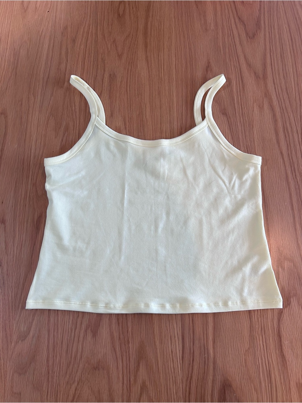 Aritzia HomeStretch Smooth Spectrum Cami
Tank - Lemonade Size XL NWOT